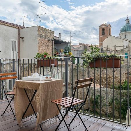 Torre della Loggia - Dimora Storica - Ortona Bed and Breakfast Esterno foto