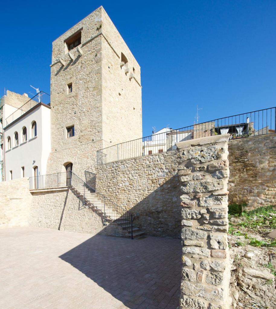 Torre della Loggia - Dimora Storica - Ortona Bed and Breakfast Esterno foto