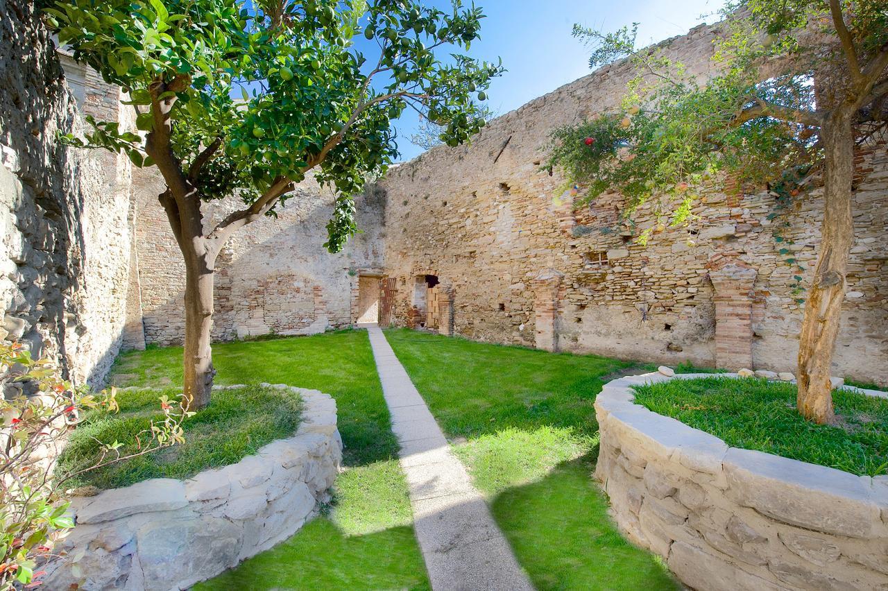 Torre della Loggia - Dimora Storica - Ortona Bed and Breakfast Esterno foto