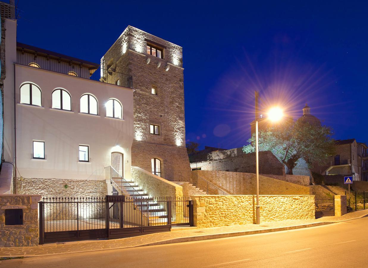 Torre della Loggia - Dimora Storica - Ortona Bed and Breakfast Esterno foto