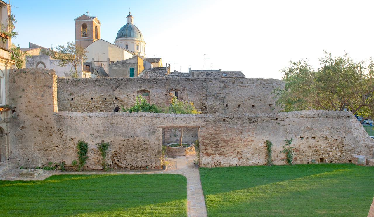 Torre della Loggia - Dimora Storica - Ortona Bed and Breakfast Esterno foto