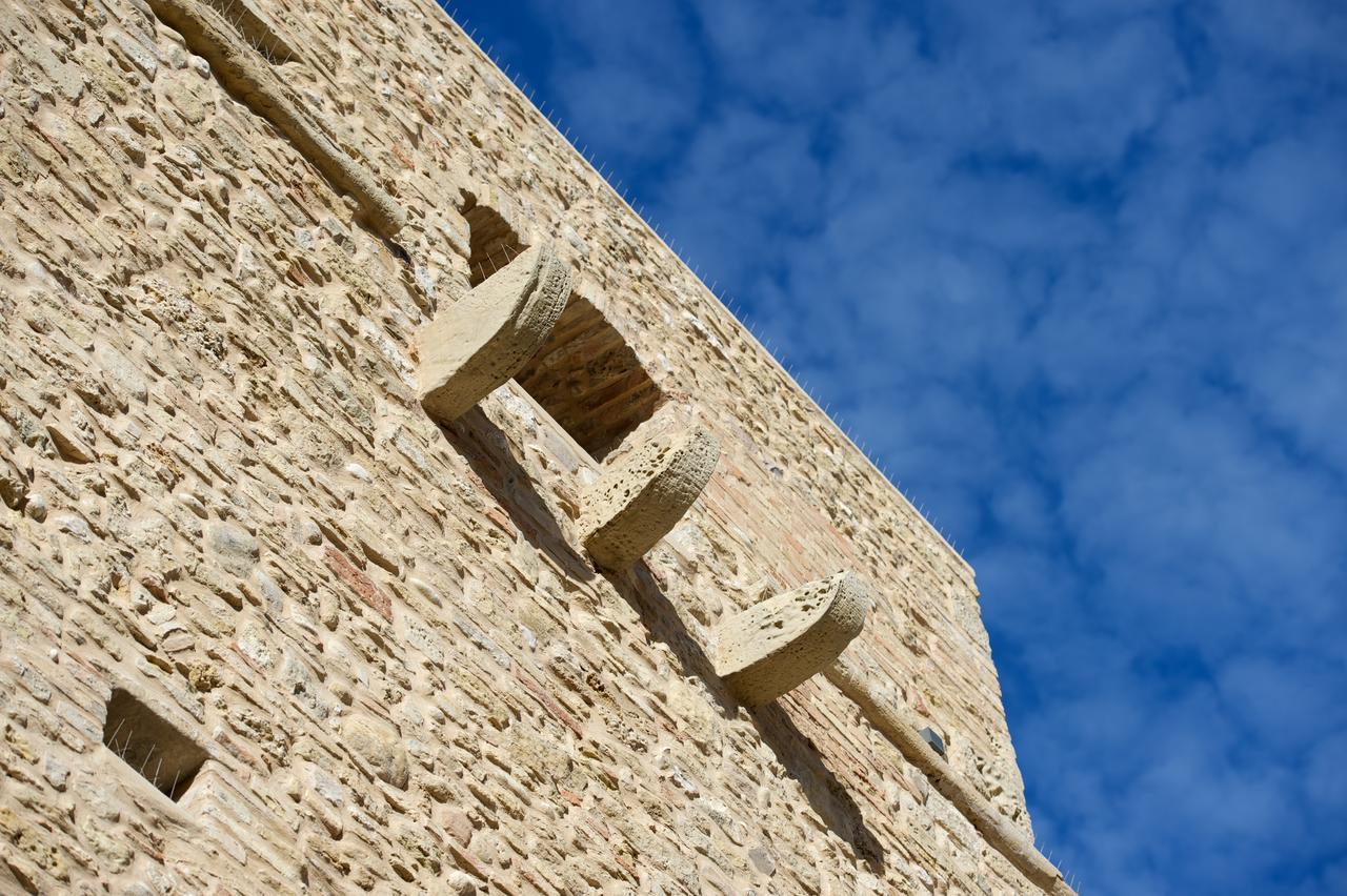 Torre della Loggia - Dimora Storica - Ortona Bed and Breakfast Esterno foto