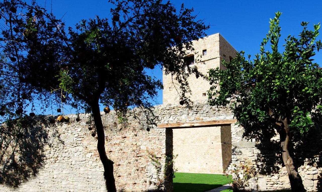 Torre della Loggia - Dimora Storica - Ortona Bed and Breakfast Esterno foto