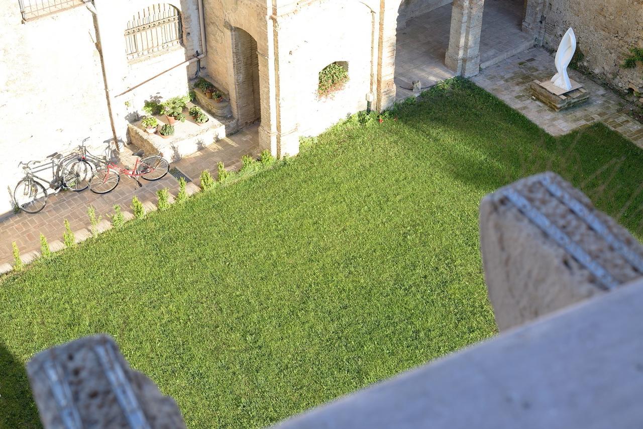 Torre della Loggia - Dimora Storica - Ortona Bed and Breakfast Esterno foto