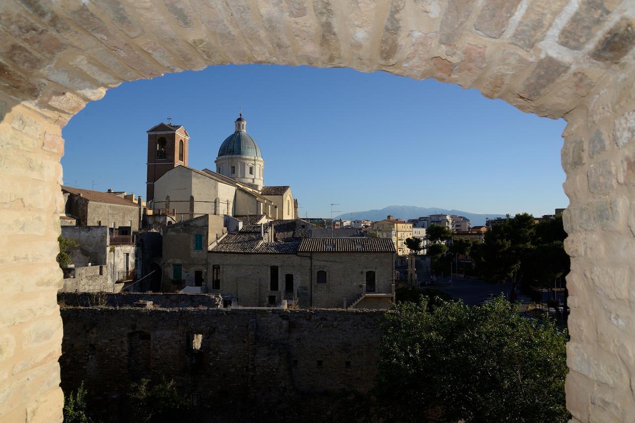 Torre della Loggia - Dimora Storica - Ortona Bed and Breakfast Esterno foto