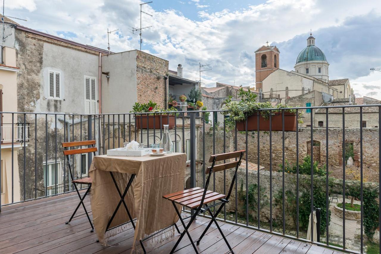 Torre della Loggia - Dimora Storica - Ortona Bed and Breakfast Esterno foto